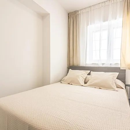 Apartment L&l